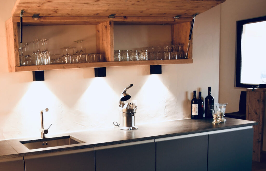 Küchenoberschrank aus Altholz